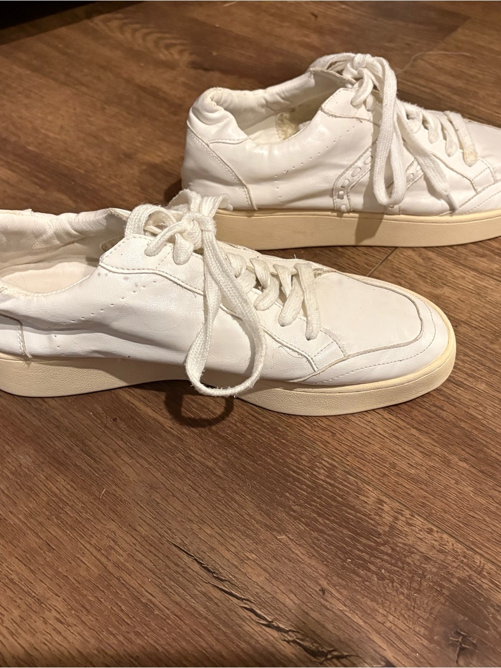 Women's size 8 White Raven Leather Sneakers
